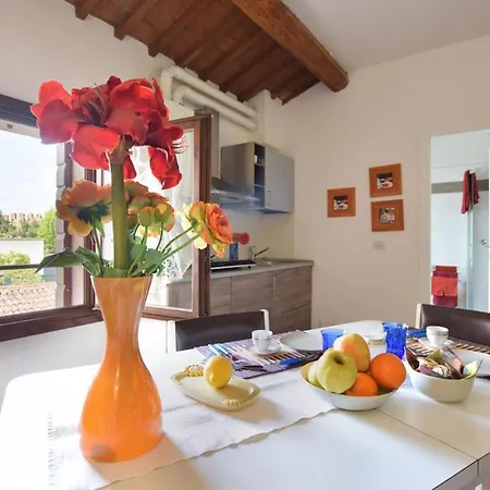 2 Bed-sleeps 6-aircon-town Centre-free Parking * Montagnana (Veneto)