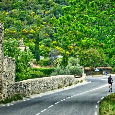 2 Bed-sleeps 6-aircon-town Centre-free Parking Apartment