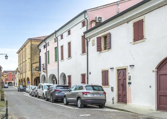 2 Bed-sleeps 6-aircon-town Centre-free Parking Lägenhet