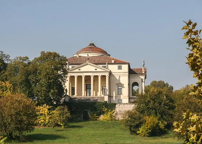 2 Bed-sleeps 6-aircon-town Centre-free Parking Apartament