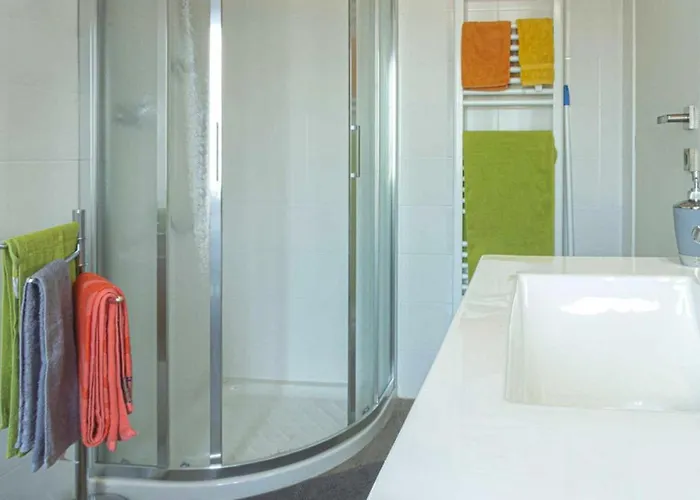 Апартаменты 2 Bed-sleeps 6-aircon-town Centre-free Parking Монтаньяна