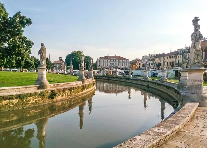 2 Bed-sleeps 6-aircon-town Centre-free Parking *